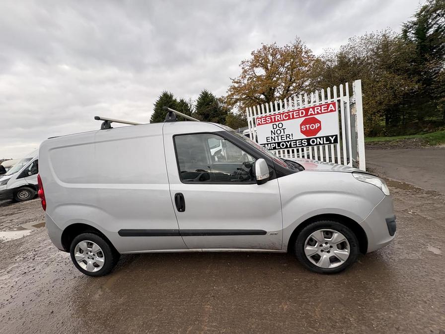 2014 Vauxhall Combo – Model: Combo 2000 L1H1 CDTi Sportive – CV14PSO