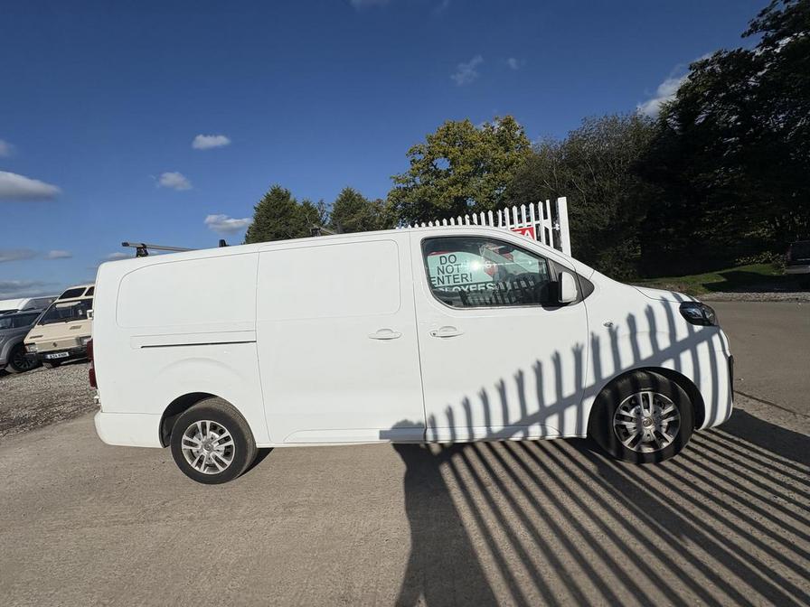 2020 Vauxhall Vivaro – Model: Vivaro 2900 Sportive S/S – YM69JWJ