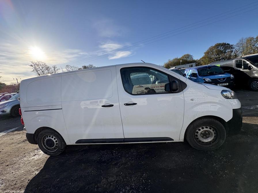 2021 Vauxhall Vivaro – Model: Vivaro 2700 Edition S/S – YC71HKW