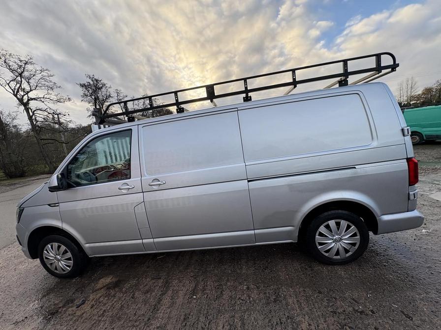 2016 Volkswagen Transporter – Model: Transporter T30 Trendline TDI BlueMotion Technology – GX66PVD
