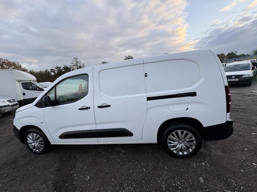 2021 Peugeot Partner – Model: Partner Professional L2 Blue HDi – NU21UHO