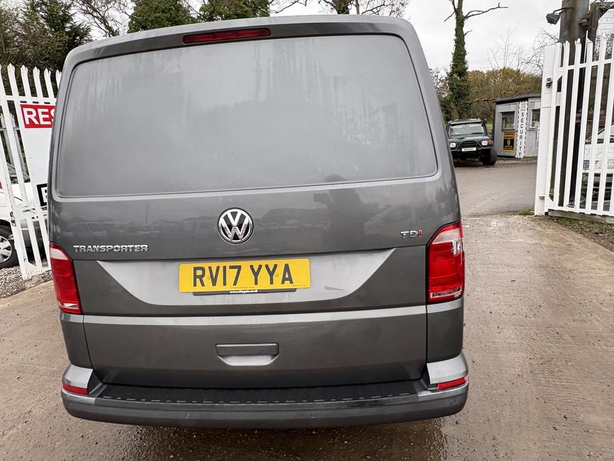2017 Volkswagen Transporter – Model: Transporter T30 Highline TDI BlueMotion Technology Semi-Auto – RV17YYA
