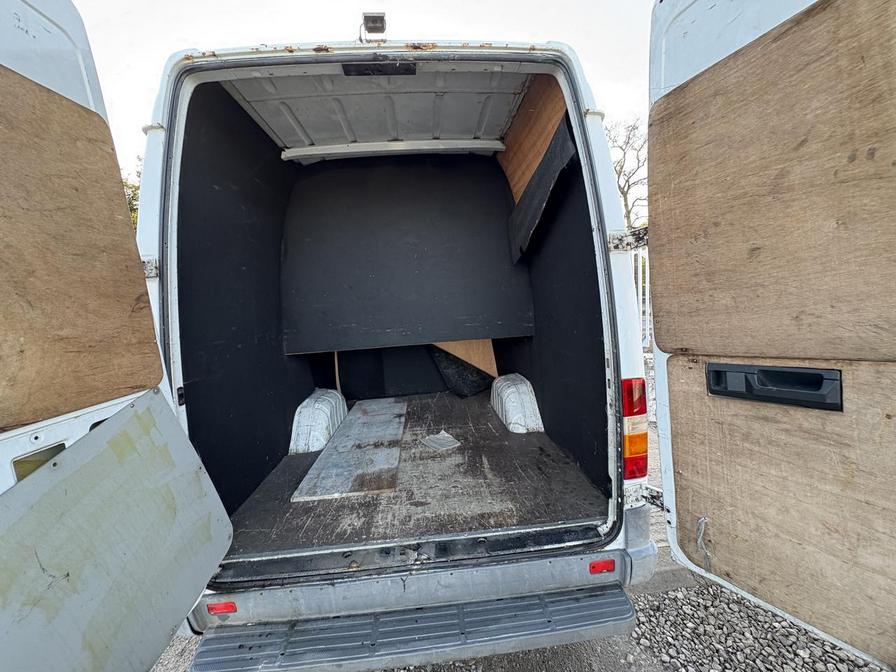 2001 Mercedes-Benz Sprinter – Model: Sprinter 311 CDI LWB – Y526URP
