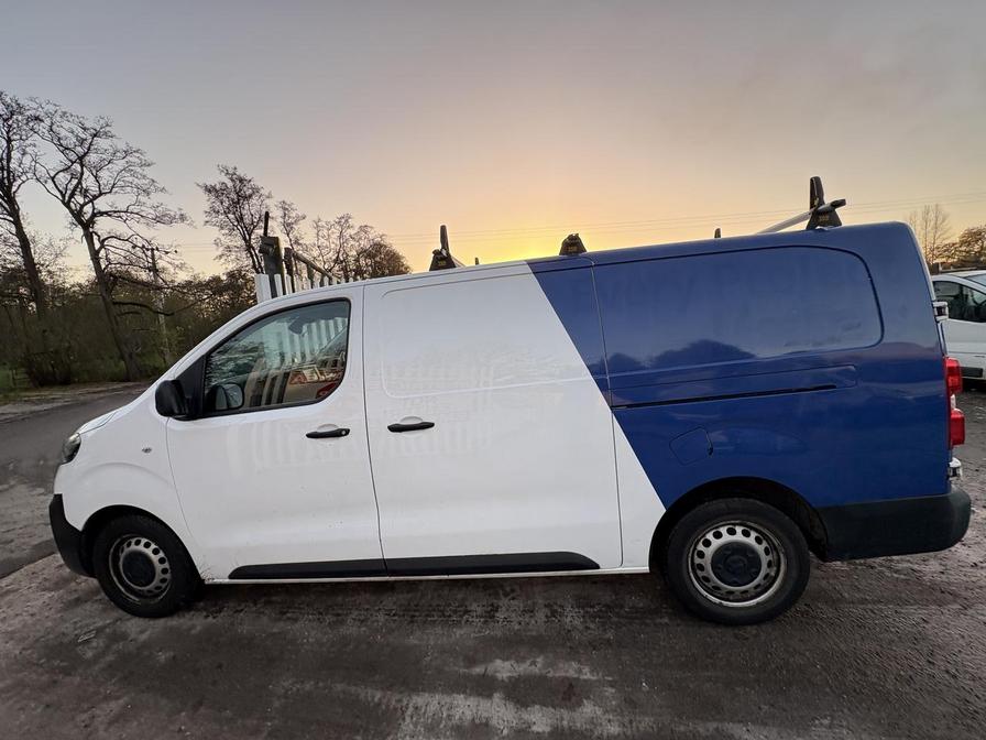 2022 Vauxhall Vivaro – Model: Vivaro F3100 Dynamic S/S – KN22KTU