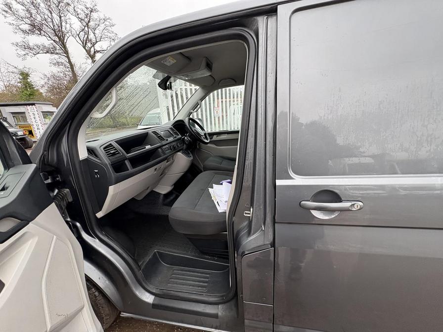 2017 Volkswagen Transporter – Model: Transporter T30 Highline TDI BlueMotion Technology Semi-Auto – RV17YYA