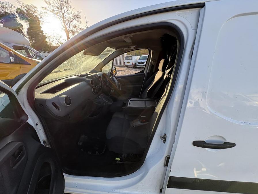 2017 Peugeot Partner – Model: Partner Professional L1 Blue HDi – WO17XML