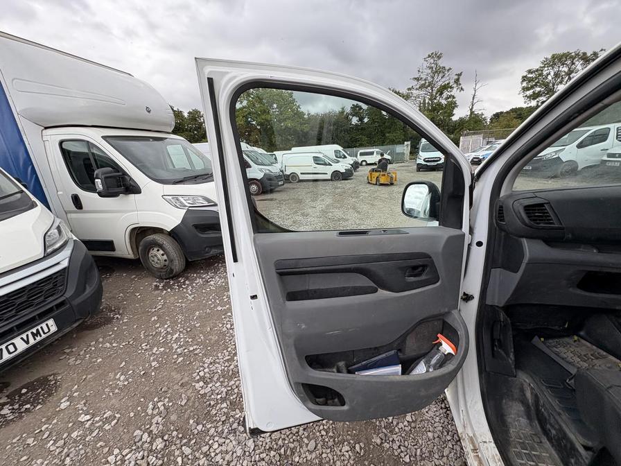 2017 Peugeot Expert – Model: Expert Professional Standard Blue HDi – SD17ZTO