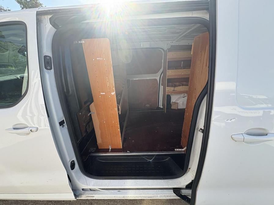 2020 Vauxhall Vivaro – Model: Vivaro 2900 Sportive S/S – YM69JWJ