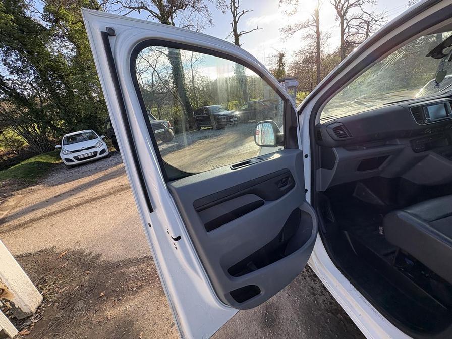 2019 Vauxhall Vivaro – Model: Vivaro 2900 Sportive S/S – DS69KMY