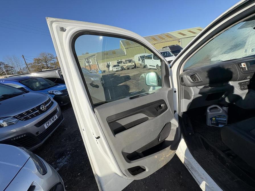 2021 Vauxhall Vivaro – Model: Vivaro 2700 Edition S/S – YC71HKW