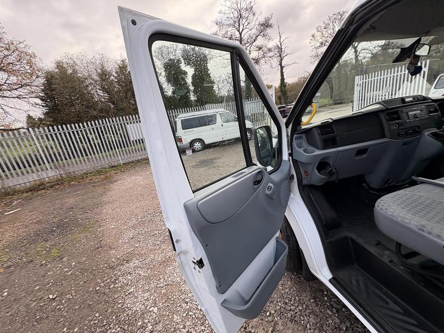2007 Ford Transit – Model: Transit 100 17-Seat RWD – YT57YWN