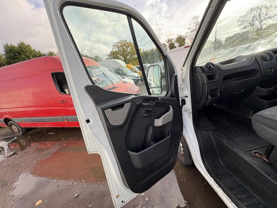 2012 Renault Master – Model: Master LL35 DCI 125 – PX12ONK