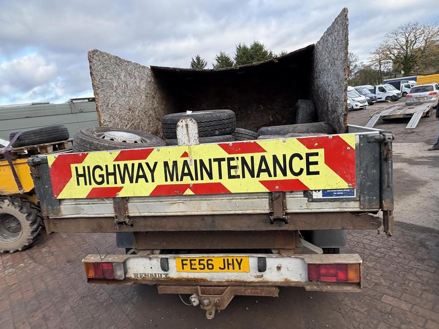 2006 Renault Master – Model: Master CCML35 dCi 100 MWB – FE56JHY