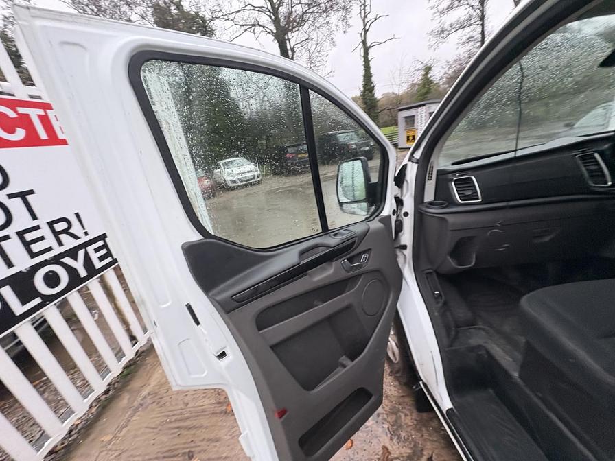 2022 Ford Transit Custom – Model: Transit Custom 300 Limited EcoBlue – YE22UPV