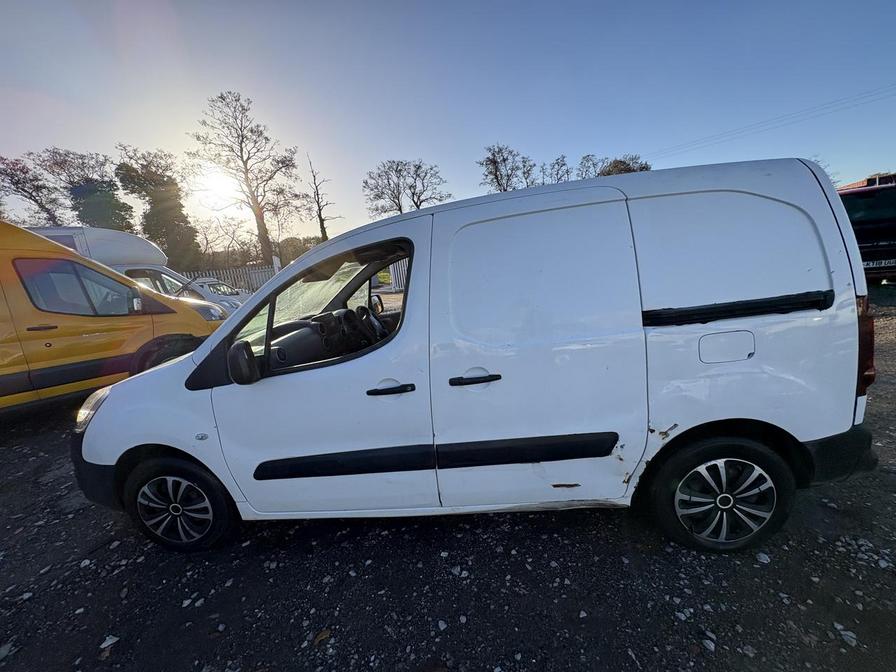 2017 Peugeot Partner – Model: Partner Professional L1 Blue HDi – WO17XML