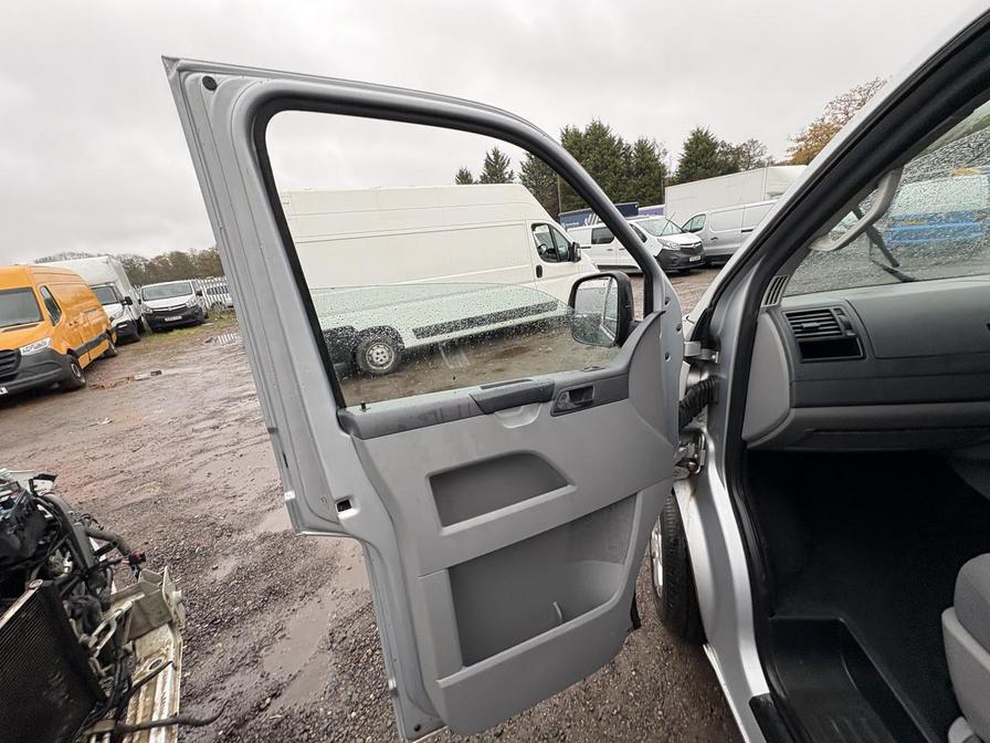 2009 Volkswagen Transporter – Model: Transporter Shuttle SE130 LWB Auto – RX58GXJ