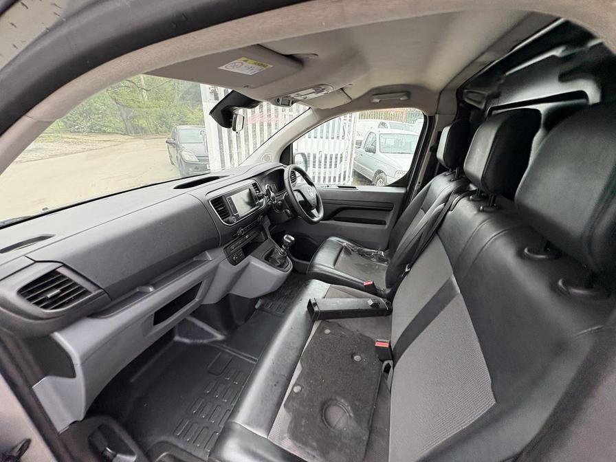 2020 Vauxhall Vivaro – Model: Vivaro 2900 Dynamic S/S – DV20AOK