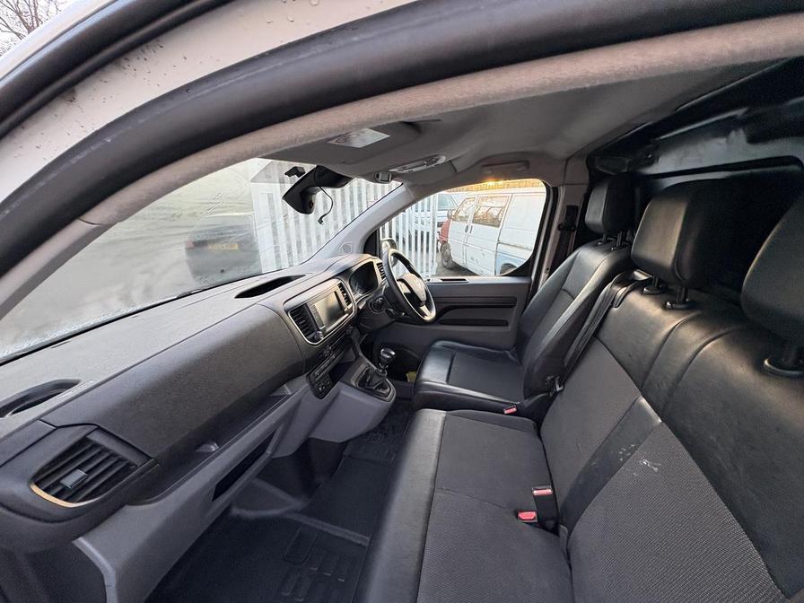 2022 Vauxhall Vivaro – Model: Vivaro F3100 Dynamic S/S – KN22KTU