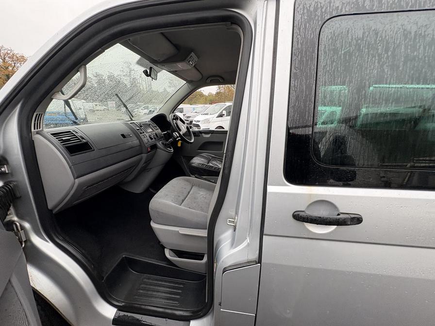 2009 Volkswagen Transporter – Model: Transporter Shuttle SE130 LWB Auto – RX58GXJ