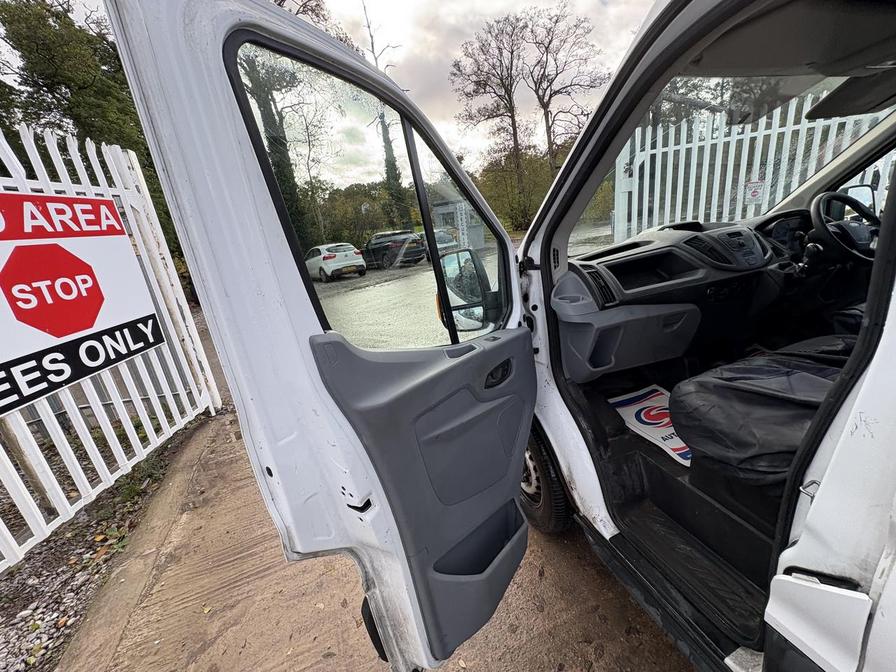 2017 Ford Transit – Model: Transit 350 – YN17VVB