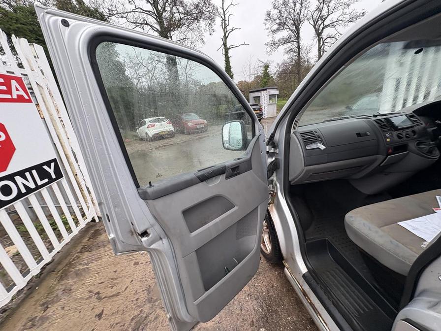 2006 Volkswagen Transporter – Model: Transporter T28 102 TDI SWB – FX56ZDH