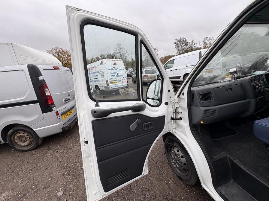 2002 Peugeot Boxer – Model: Boxer 320 LWB – GF02URW