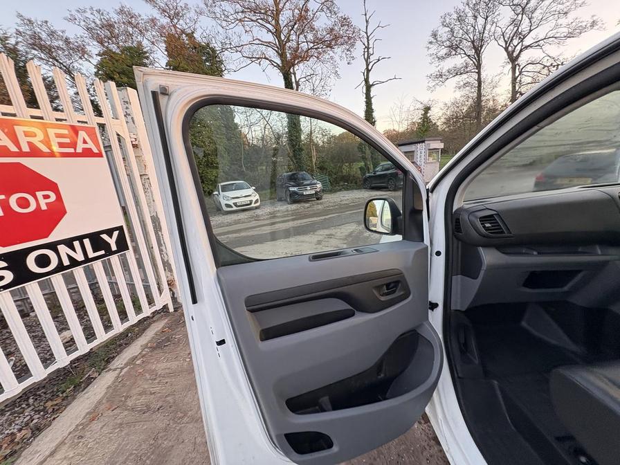 2022 Vauxhall Vivaro – Model: Vivaro F3100 Dynamic S/S – KN22KTU