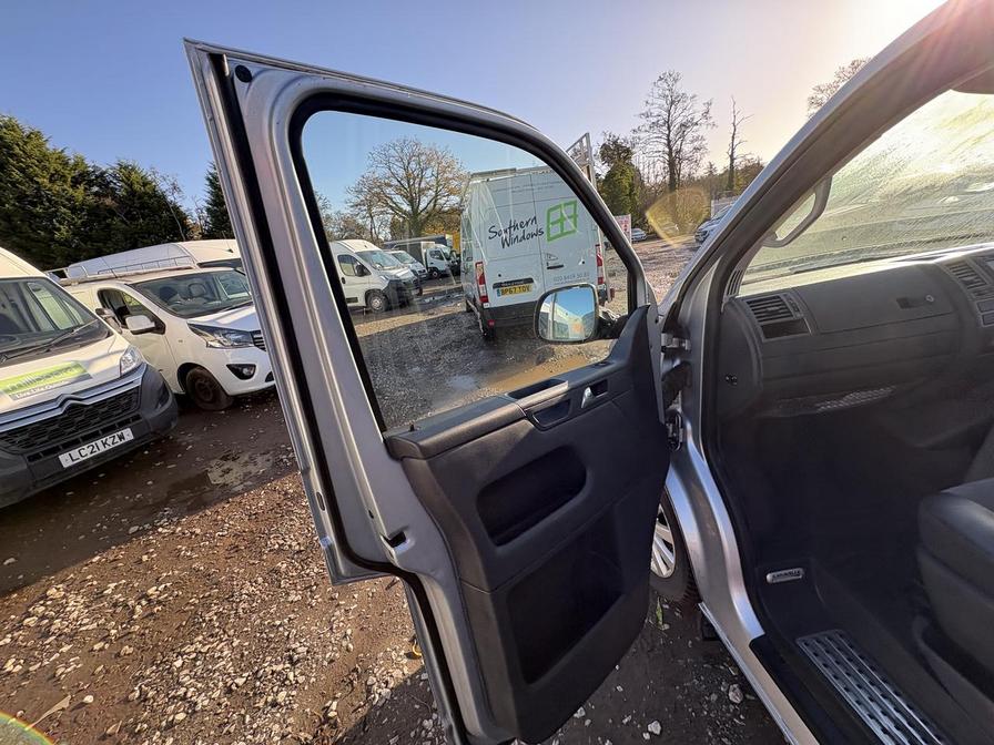 2013 Volkswagen Caravelle – Model: Caravelle Executive BlueMotion Technology TDI Auto – LN63XLC