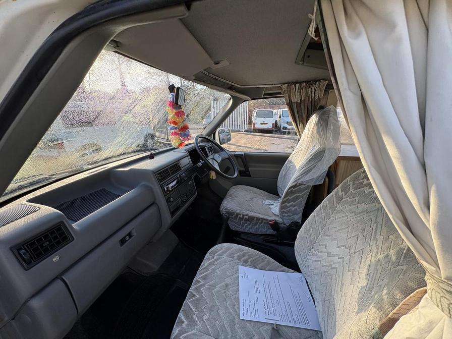 1992 Volkswagen Transporter – Model: Transporter 62 P SWB – J296DYC