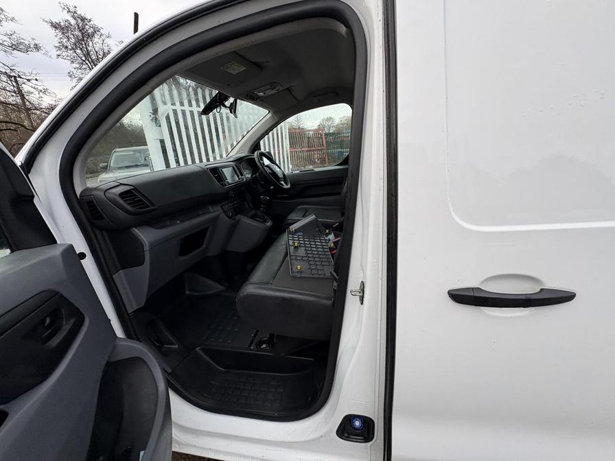 2021 Vauxhall Vivaro – Model: Vivaro 2900 Dynamic S/S – DL21ZUD