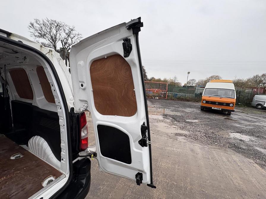 2020 Peugeot Partner – Model: Partner Professional L1 Blue HDi – SG20KFL