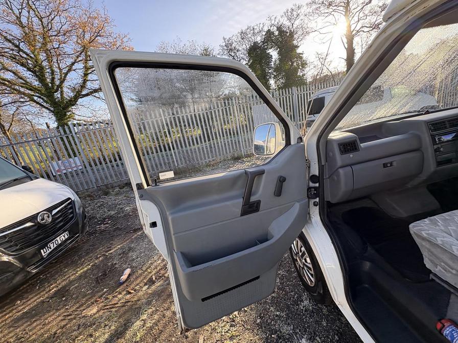 1992 Volkswagen Transporter – Model: Transporter 62 P SWB – J296DYC