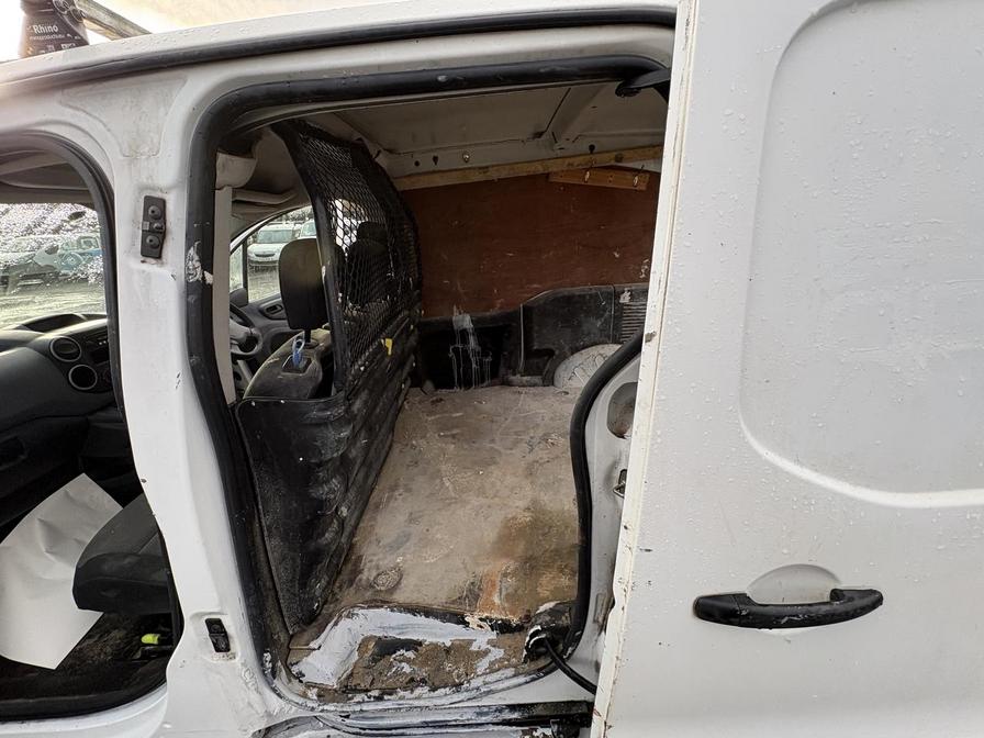 2018 Peugeot Partner – Model: Partner SE L1 Blue HDi – MT18RXN