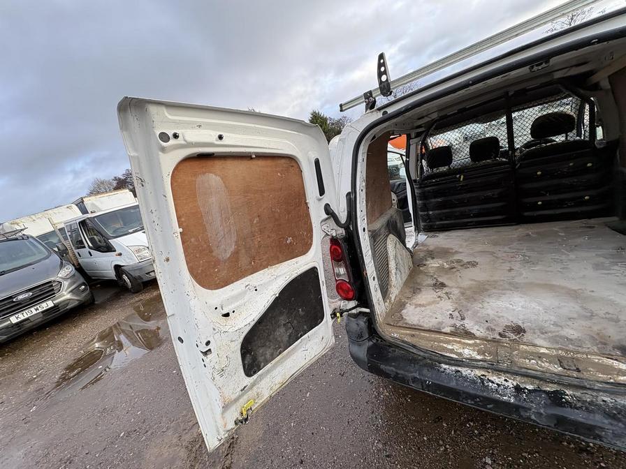 2018 Peugeot Partner – Model: Partner SE L1 Blue HDi – MT18RXN