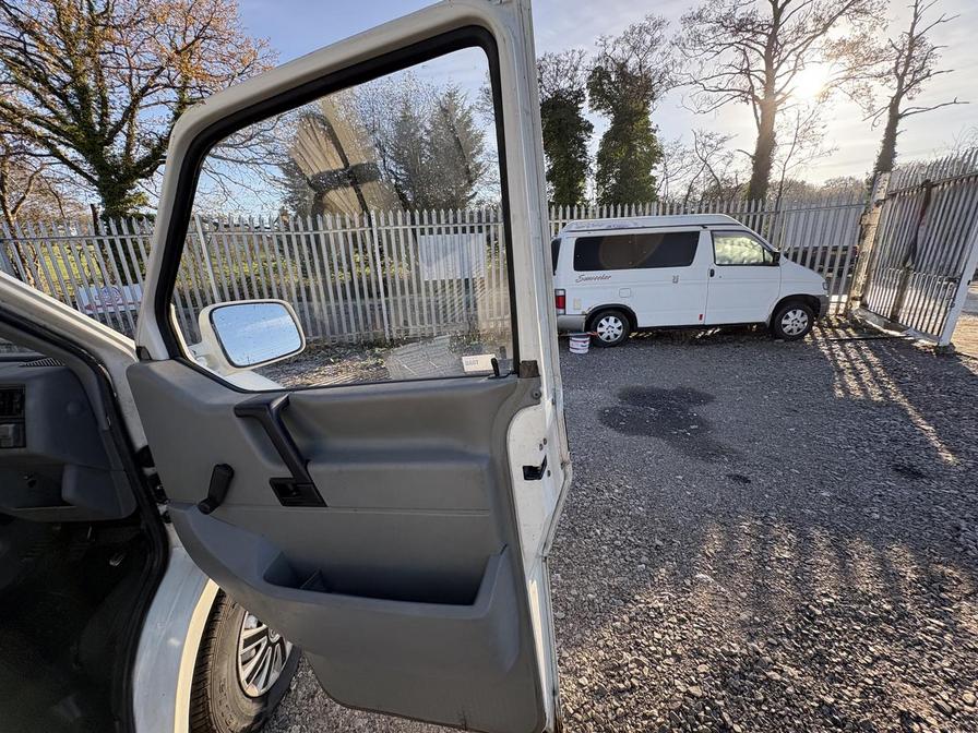 1992 Volkswagen Transporter – Model: Transporter 62 P SWB – J296DYC