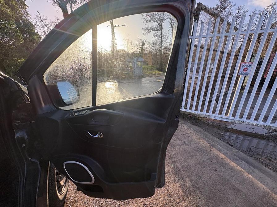 2017 Vauxhall Vivaro – Model: Vivaro  2700 Sportive CDTI – DU67WNJ