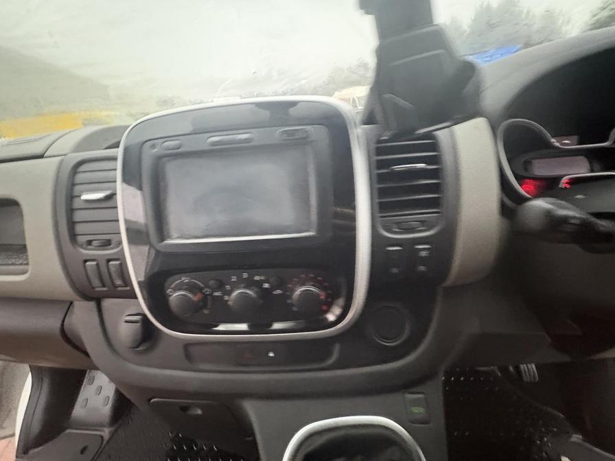 2017 Renault Trafic – Model: Trafic LL29 Sport Nav Energy dCi – AE67VVP