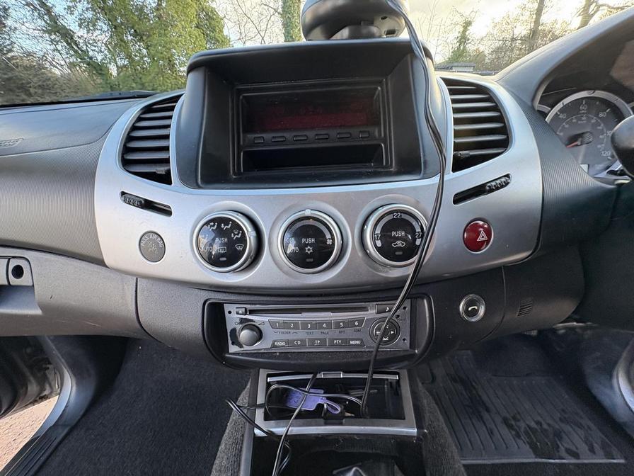 2015 Mitsubishi L200 – Model: L200 Challenger LWB Double Cab DI-D 4×4 – SL15CHX