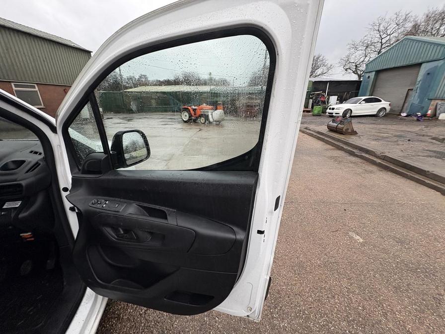 2021 Toyota Proace City – Model: Proace City Icon – SH21AHE