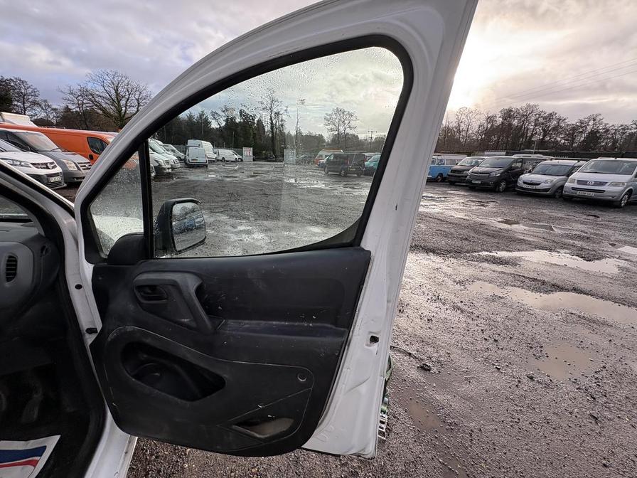 2018 Peugeot Partner – Model: Partner SE L1 Blue HDi – MT18RXN