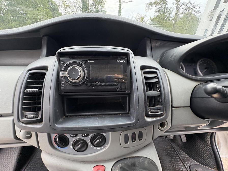 2011 Vauxhall Vivaro – Model: Vivaro  2900 CDTI SWB – YJ11FZT