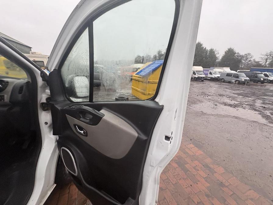 2017 Renault Trafic – Model: Trafic LL29 Sport Nav Energy dCi – AE67VVP