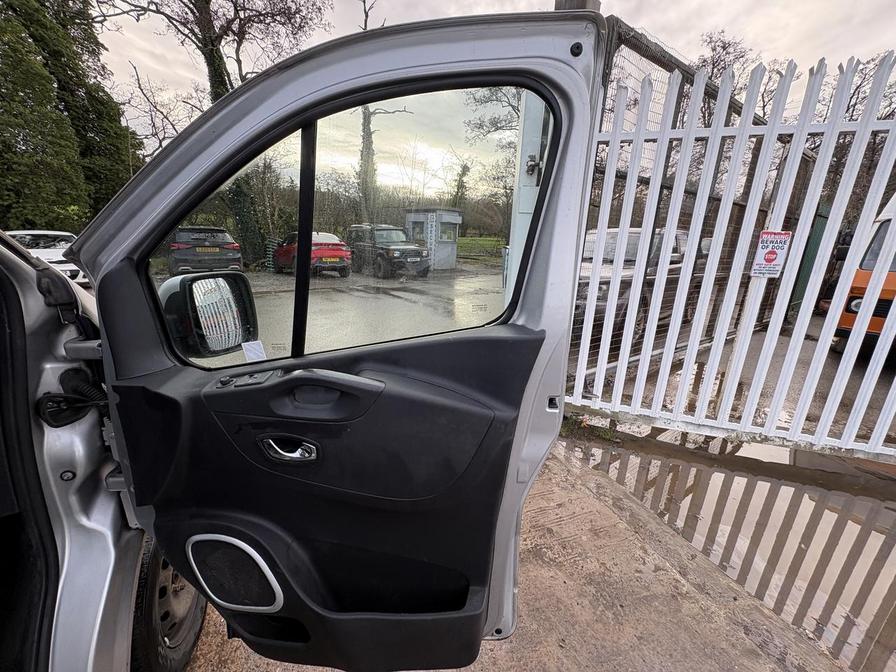 2017 Vauxhall Vivaro – Model: Vivaro  2900 Sportive CDTi – DY66WSW