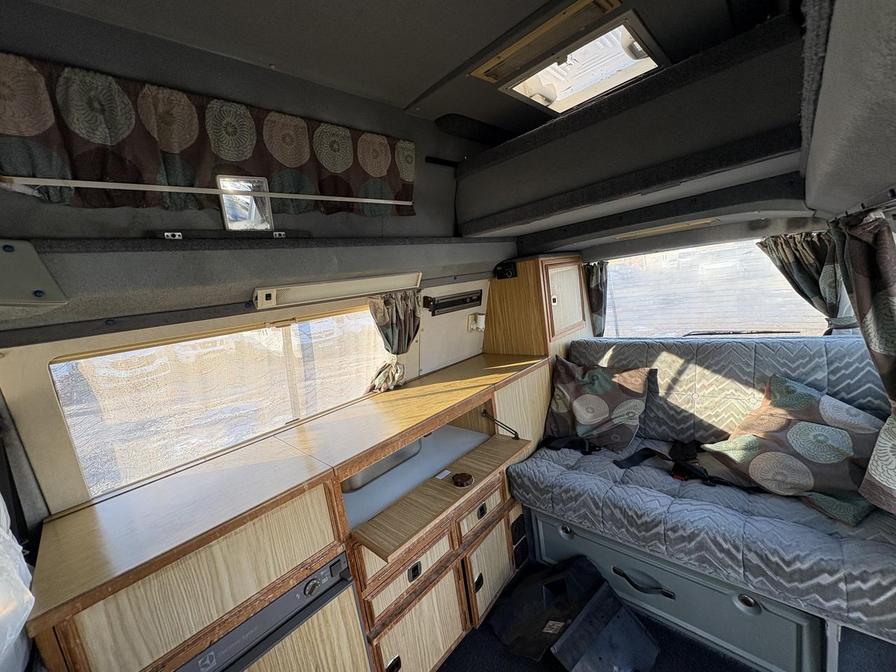 1992 Volkswagen Transporter – Model: Transporter 62 P SWB – J296DYC