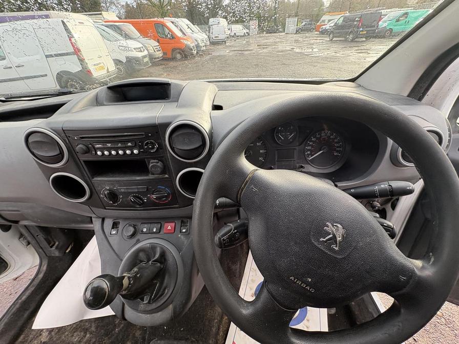 2018 Peugeot Partner – Model: Partner SE L1 Blue HDi – MT18RXN