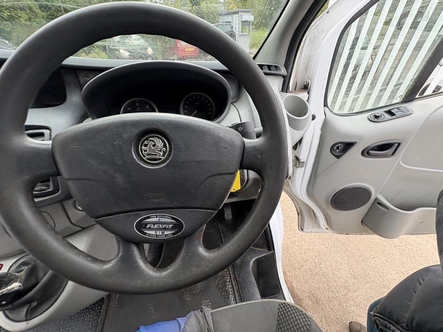 2011 Vauxhall Vivaro – Model: Vivaro  2900 CDTI SWB – YJ11FZT