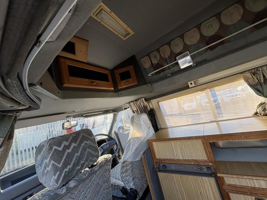 1992 Volkswagen Transporter – Model: Transporter 62 P SWB – J296DYC