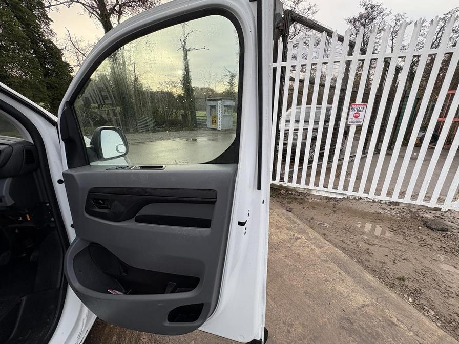 2021 Vauxhall Vivaro – Model: Vivaro 2900 Dynamic S/S – DL21ZUD