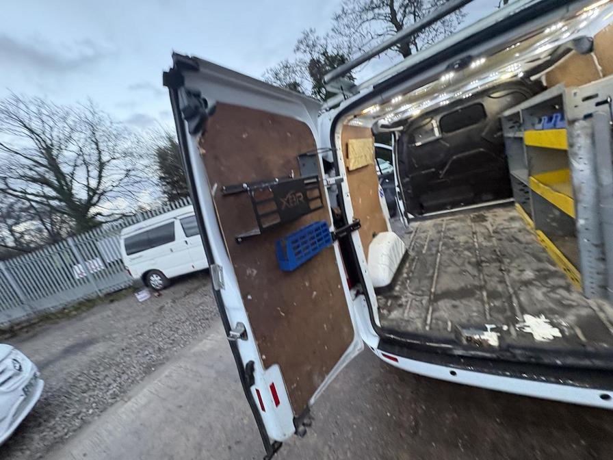 2015 Ford Transit Custom – Model: Transit Custom 290 Ltd E-Tech – GX15PZJ