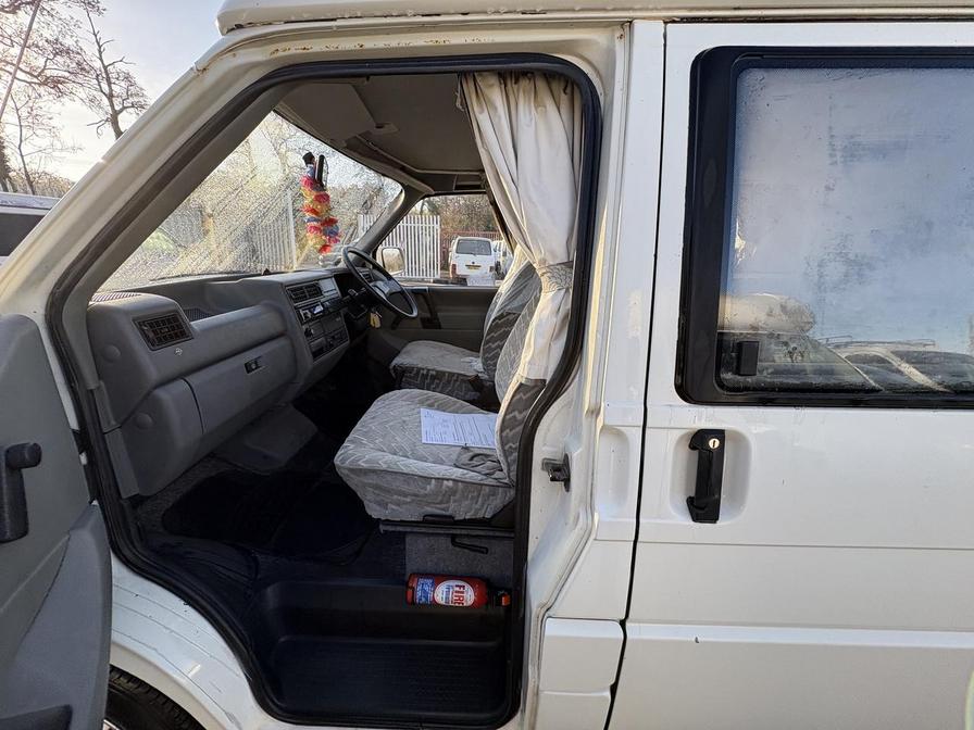 1992 Volkswagen Transporter – Model: Transporter 62 P SWB – J296DYC